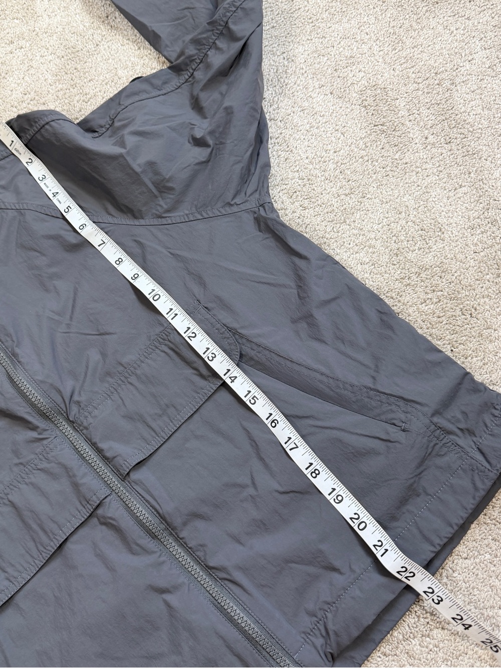 Vuori Women’s Shores Jacket Full Zip Hooded Lightweight Running in Gray XS - Picture 11 of 11